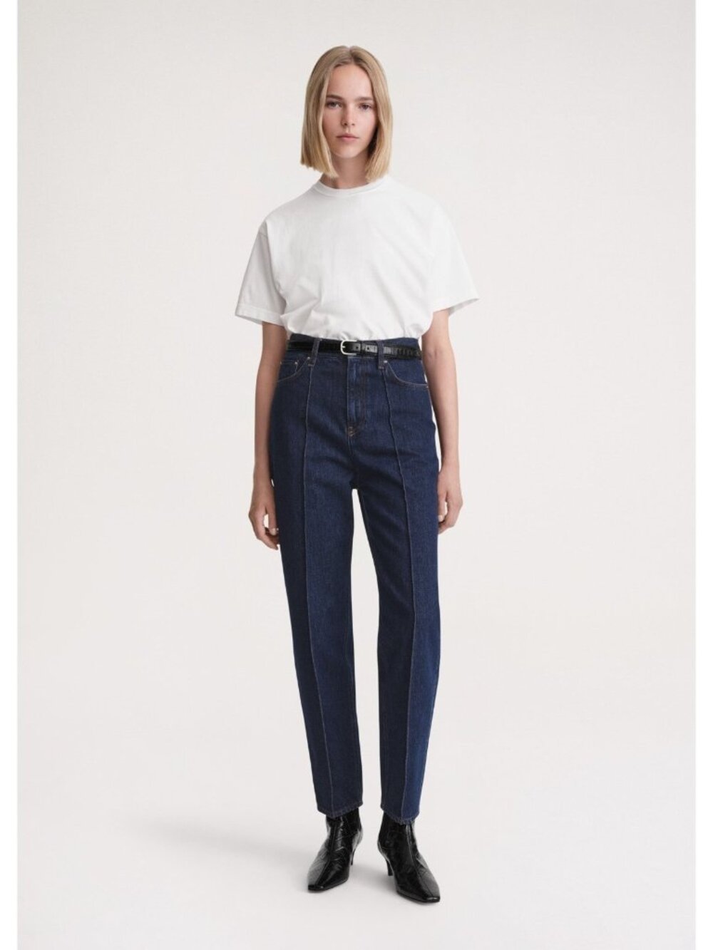 Toteme Tapered Leg Organic Cotton Denim Jeans ( 26 )